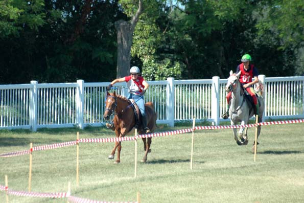 Safinat Iasmina et Karine Hebrault Championnes de France 130 km 2005 - Jharez de cabirat et Julien Lafaure Vice Champions Photo Jacky Boudoiron